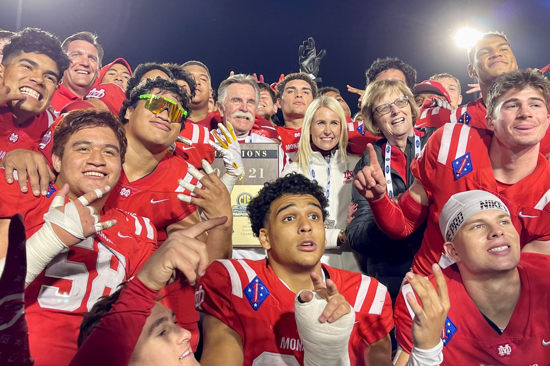 PHOTOS: Mater Dei captures CIF Division 1 title with 27-7 win over Servite  | OC Sports Zone Mobile
