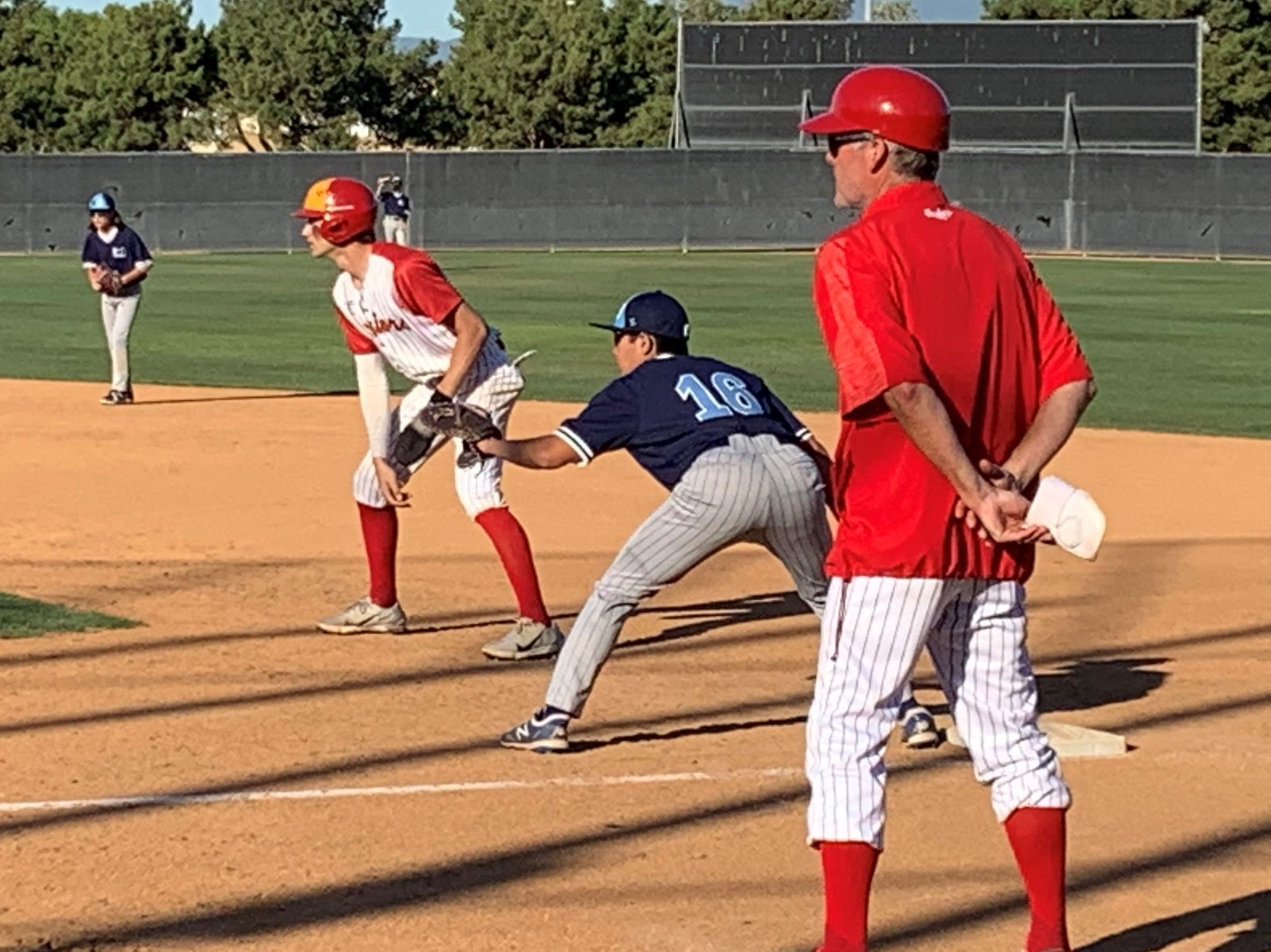 Woodbridge defeats Uni on a walkoff single to remain tied for first