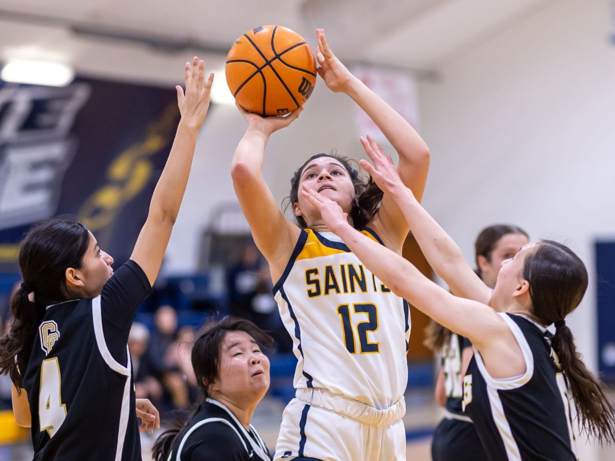 photos-crean-lutheran-rallies-to-defeat-calvary-chapel-in-non-league