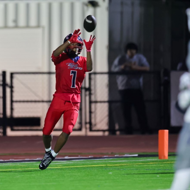 Leuzinger receiver Mason Miller catches the ball for a touchdown