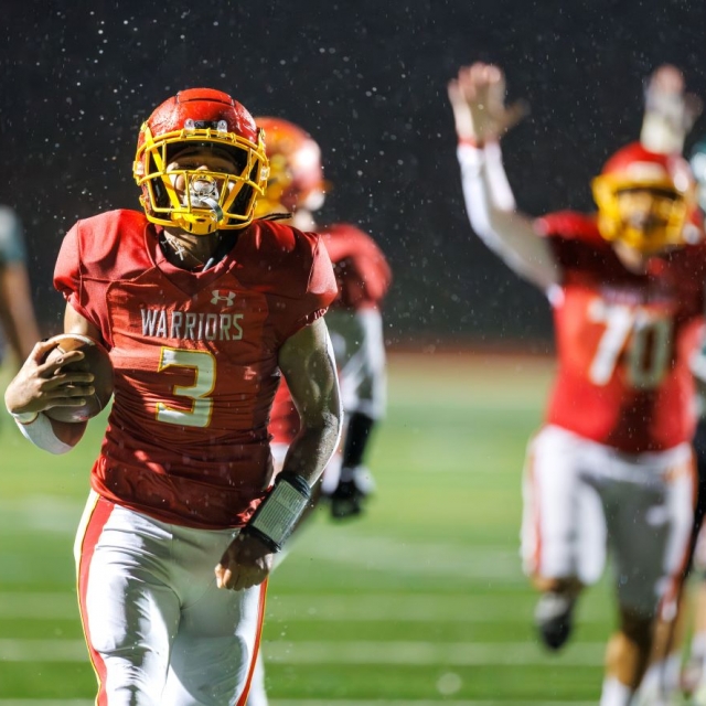 Woodbridge running back Kayjahn Pitts scores Friday night