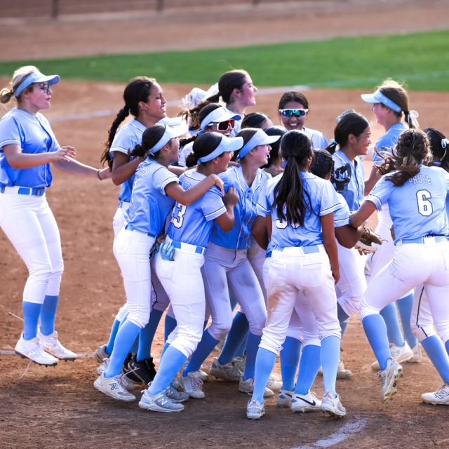 Irvine players celebrate their CIF D6 championship (1)